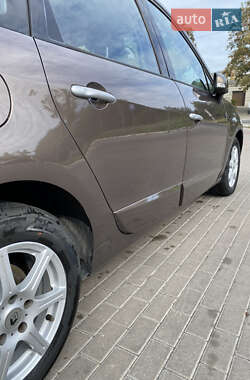 Минивэн Renault Grand Scenic 2010 в 