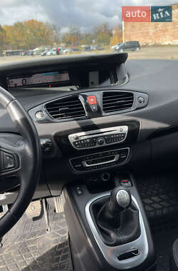 Минивэн Renault Grand Scenic 2011 в 
