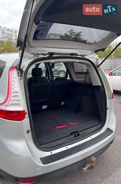 Минивэн Renault Grand Scenic 2009 в 