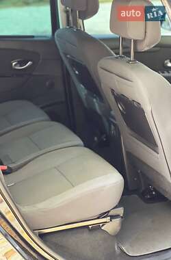 Минивэн Renault Grand Scenic 2011 в 