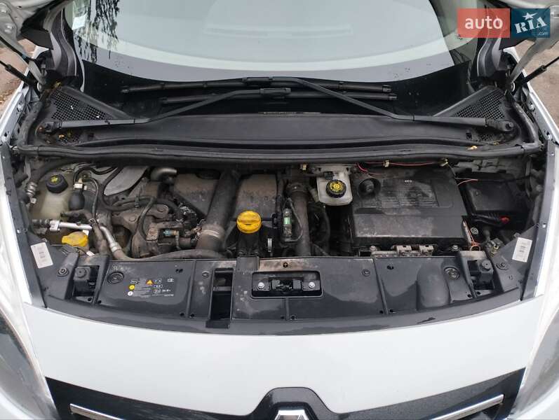 Мінівен Renault Grand Scenic 2015 в Києві фото 7 Мінівен Renault Grand Scenic 2015 в Києві