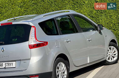 Минивэн Renault Grand Scenic 2015 в 