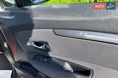 Минивэн Renault Grand Scenic 2015 в 
