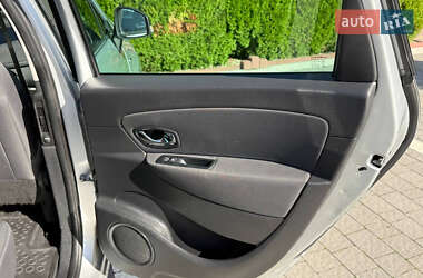 Минивэн Renault Grand Scenic 2015 в 