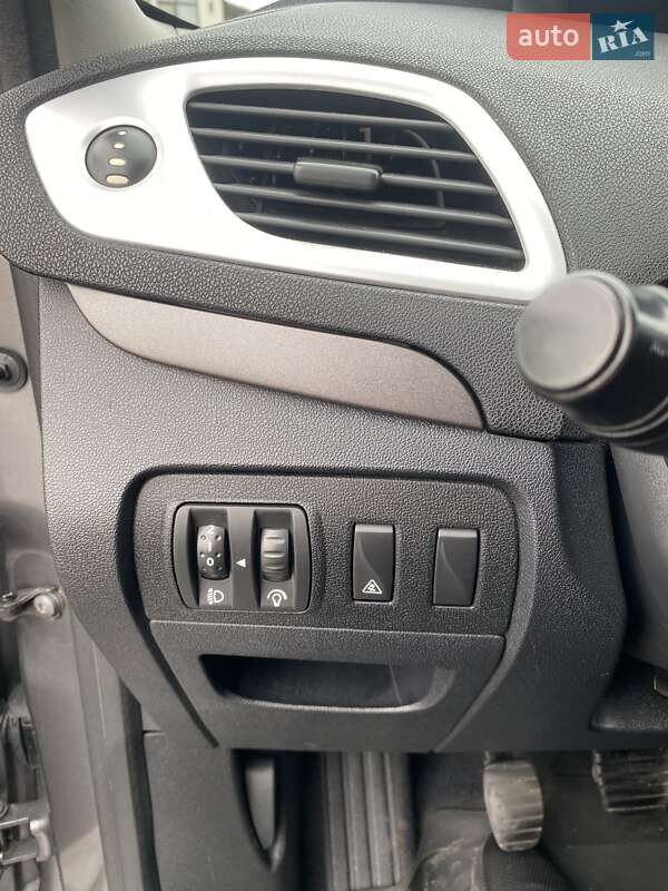 Мінівен Renault Grand Scenic 2009 в Рівному фото 14 Мінівен Renault Grand Scenic 2009 в Рівному