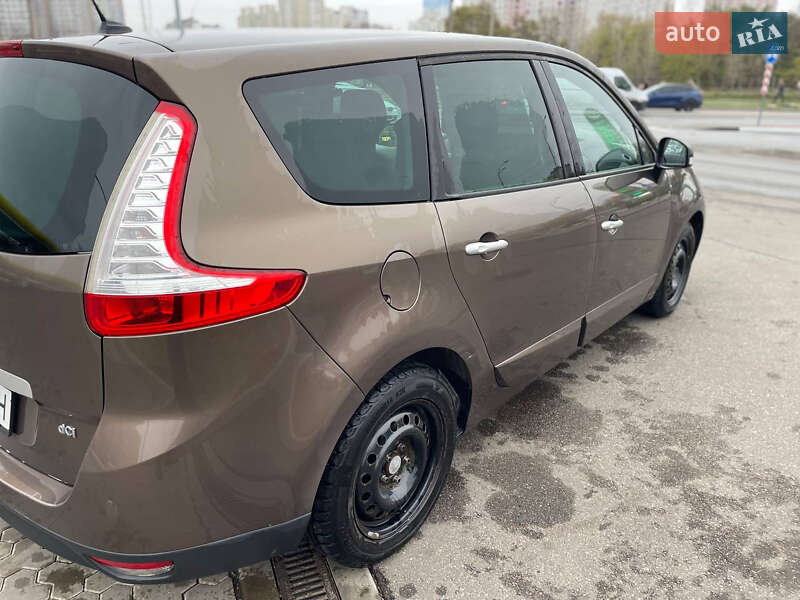 Минивэн Renault Grand Scenic 2011 в Киеве