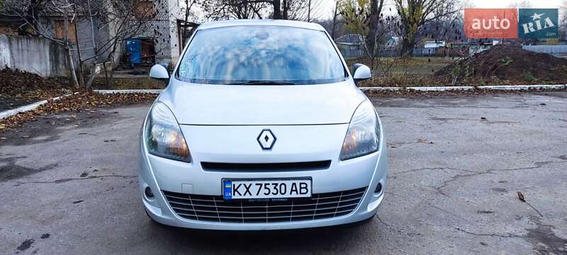 Минивэн Renault Grand Scenic 2011 в Лозовой