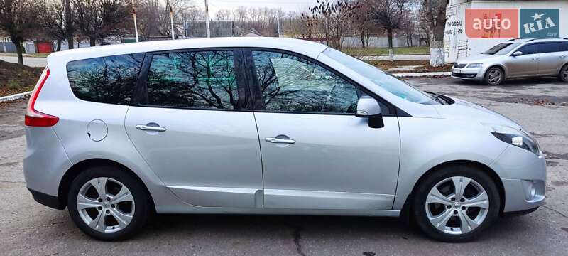 Минивэн Renault Grand Scenic 2011 в Лозовой