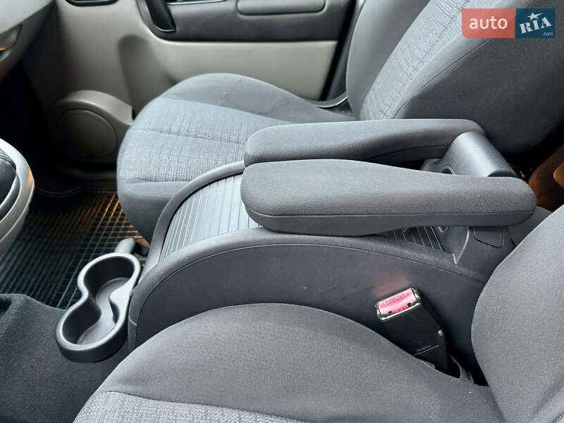 Минивэн Renault Grand Scenic 2006 в Харькове