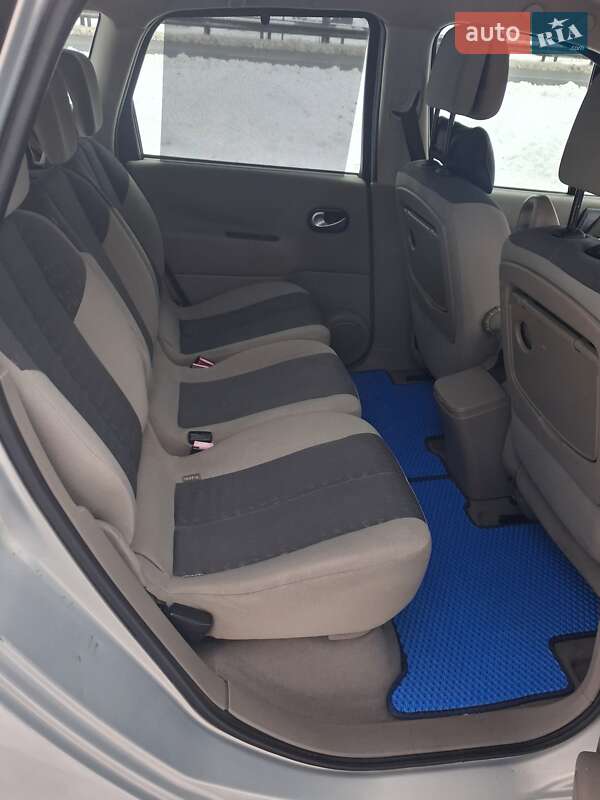 Минивэн Renault Grand Scenic 2004 в Сокольниках