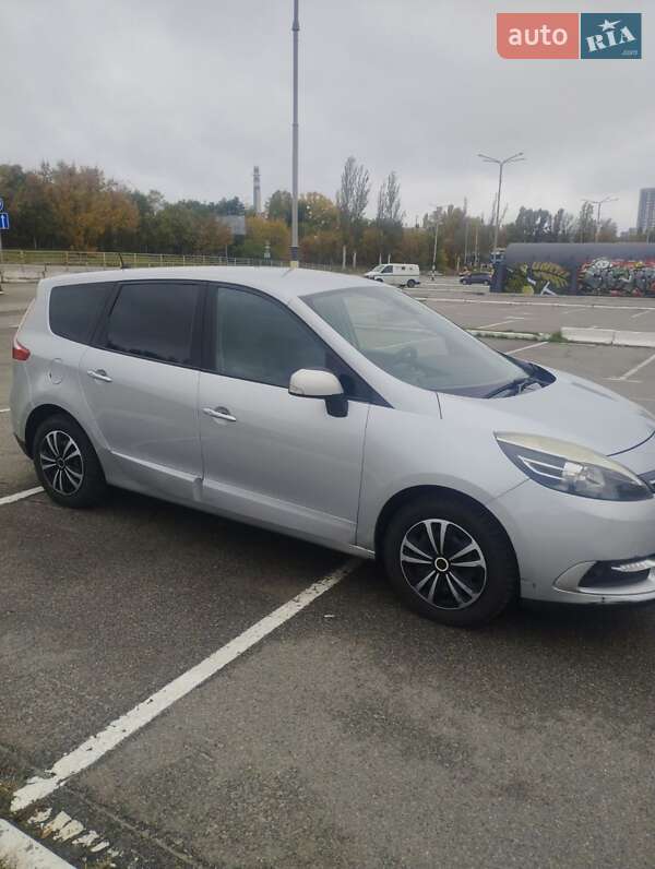 Renault Grand Scenic 2015