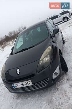 Мінівен Renault Grand Scenic 2011 в Отинії