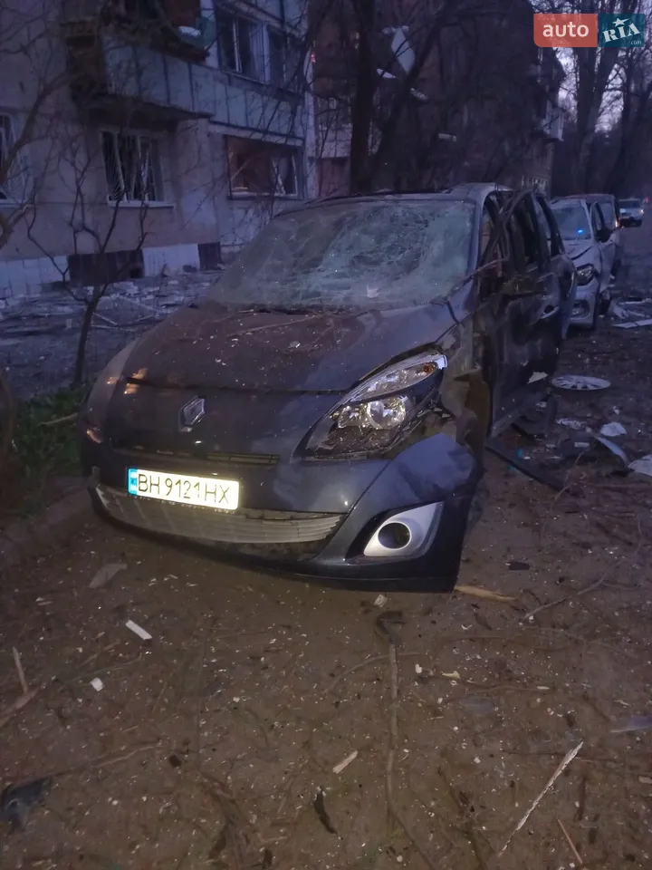 2010 Renault Scenic - мініатюра 16