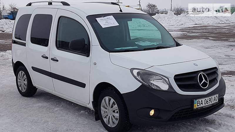 Грузопассажирский фургон Renault Kangoo 2015 в Кропивницком