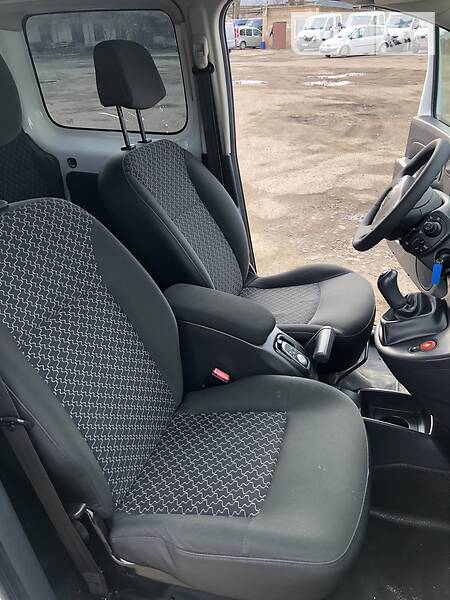 Вантажопасажирський фургон Renault Kangoo 2012 в Луцьку