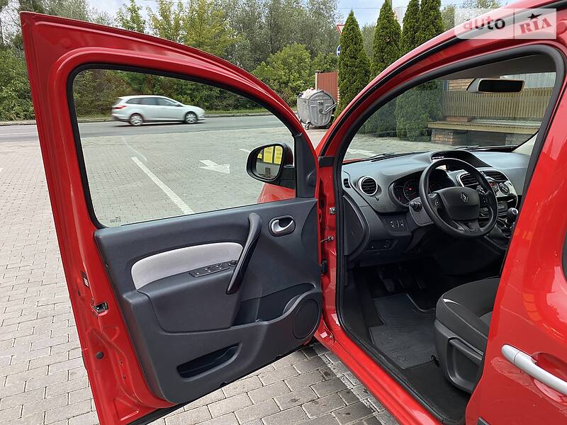 Вантажопасажирський фургон Renault Kangoo 2015 в Луцьку