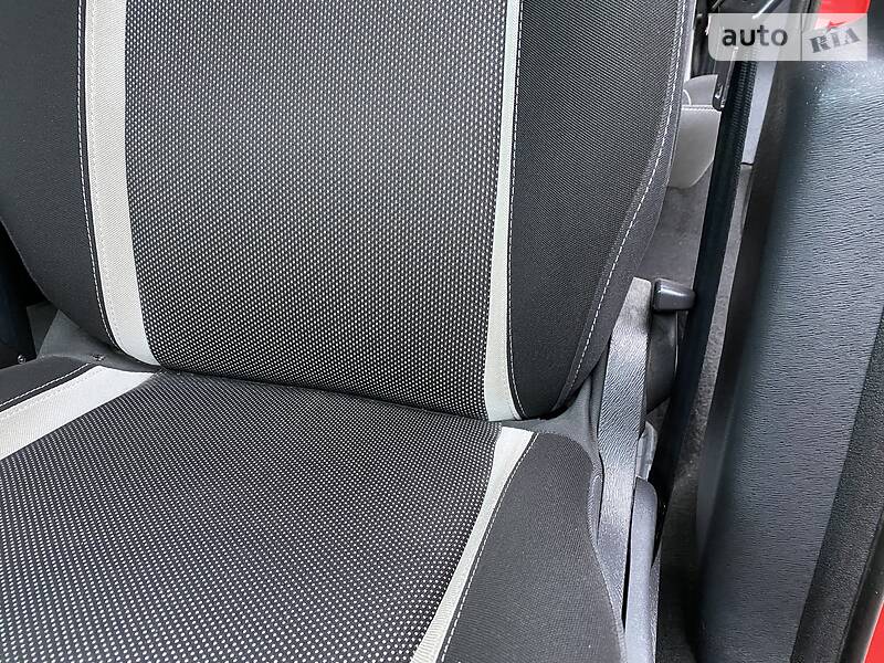 Вантажопасажирський фургон Renault Kangoo 2015 в Луцьку