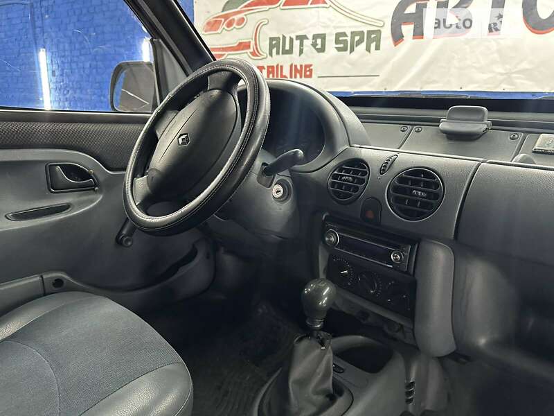 Минивэн Renault Kangoo 2000 в Шумске