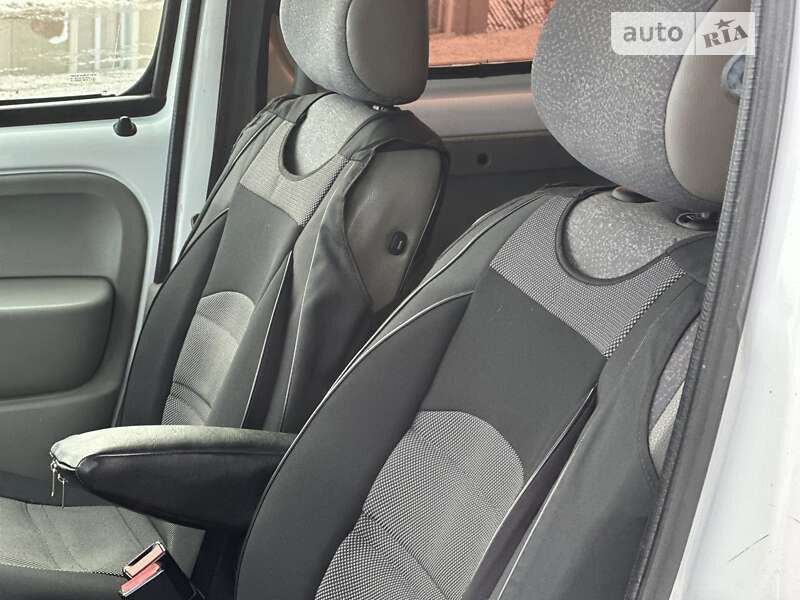 Минивэн Renault Kangoo 2005 в Ахтырке