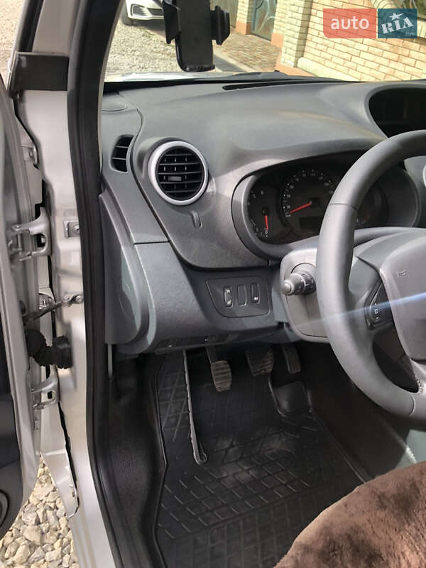 Мінівен Renault Kangoo 2014 в Чернівцях