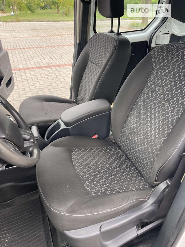 Вантажний фургон Renault Kangoo 2015 в Золочеві