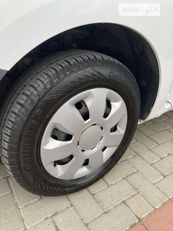 Вантажний фургон Renault Kangoo 2015 в Золочеві