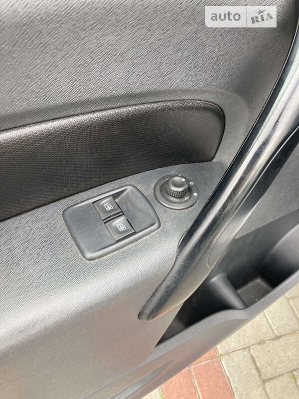 Вантажний фургон Renault Kangoo 2015 в Золочеві