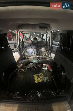 Минивэн Renault Kangoo 2011 в 