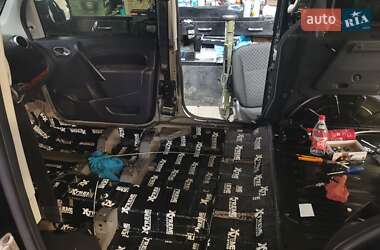 Минивэн Renault Kangoo 2011 в 