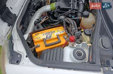 Минивэн Renault Kangoo 2002 в 