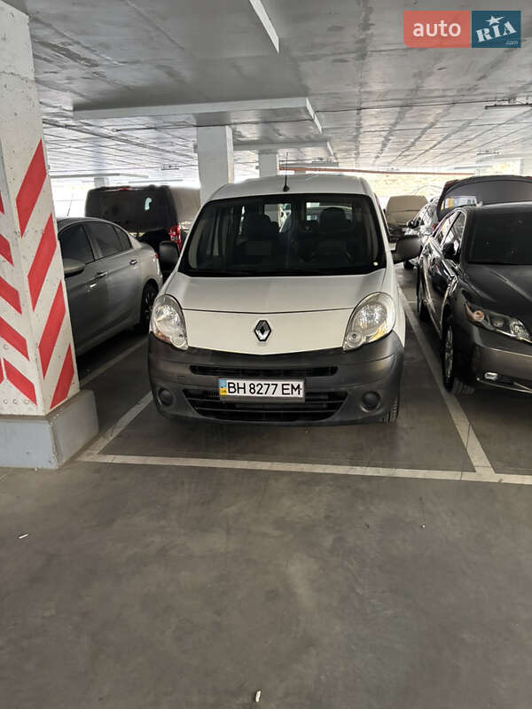 Минивэн Renault Kangoo 2009 в 