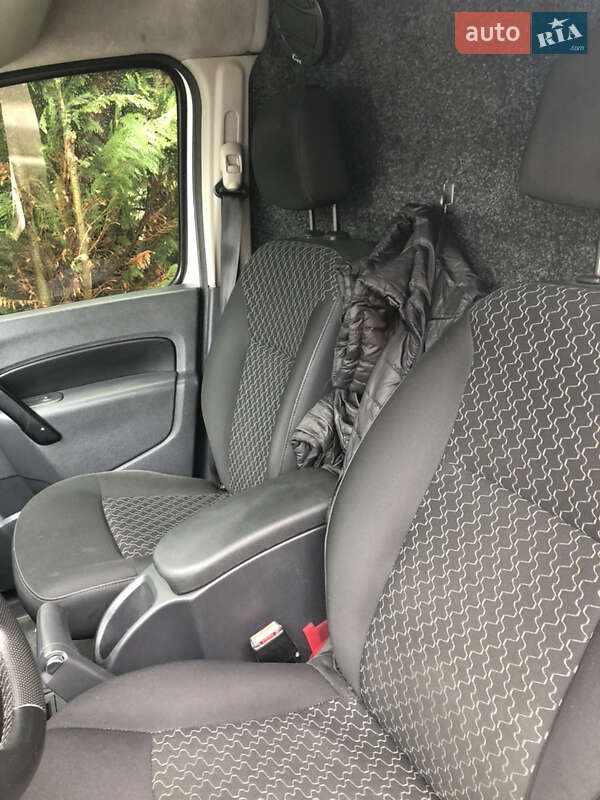 Грузовой фургон Renault Kangoo 2012 в Луцке