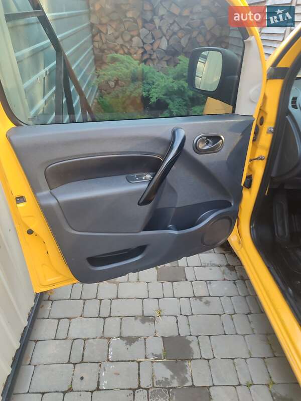 Вантажопасажирський фургон Renault Kangoo 2012 в Гадячі
