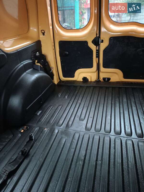 Вантажопасажирський фургон Renault Kangoo 2012 в Гадячі