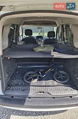 Минивэн Renault Kangoo 2011 в 