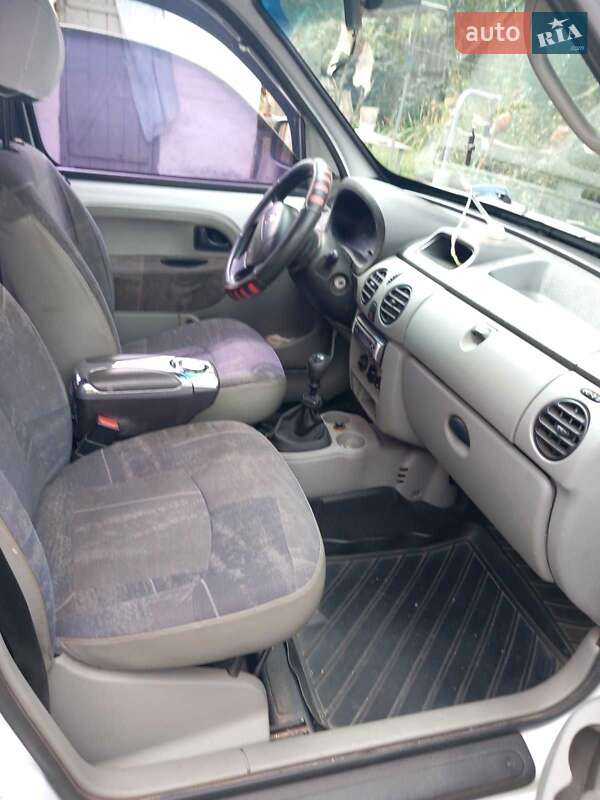 Минивэн Renault Kangoo 2003 в Александрие