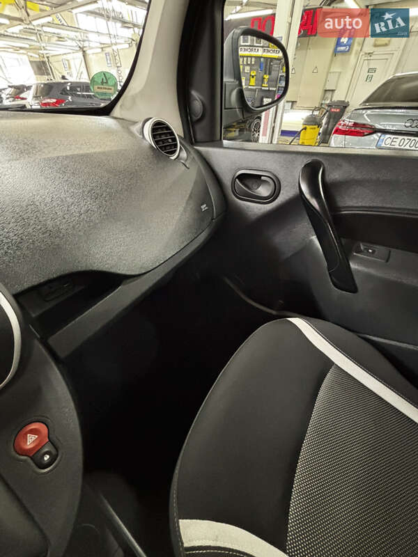 Мінівен Renault Kangoo 2015 в Чернівцях