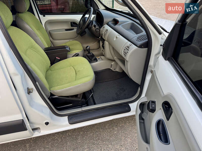 Мінівен Renault Kangoo 2007 в Києві