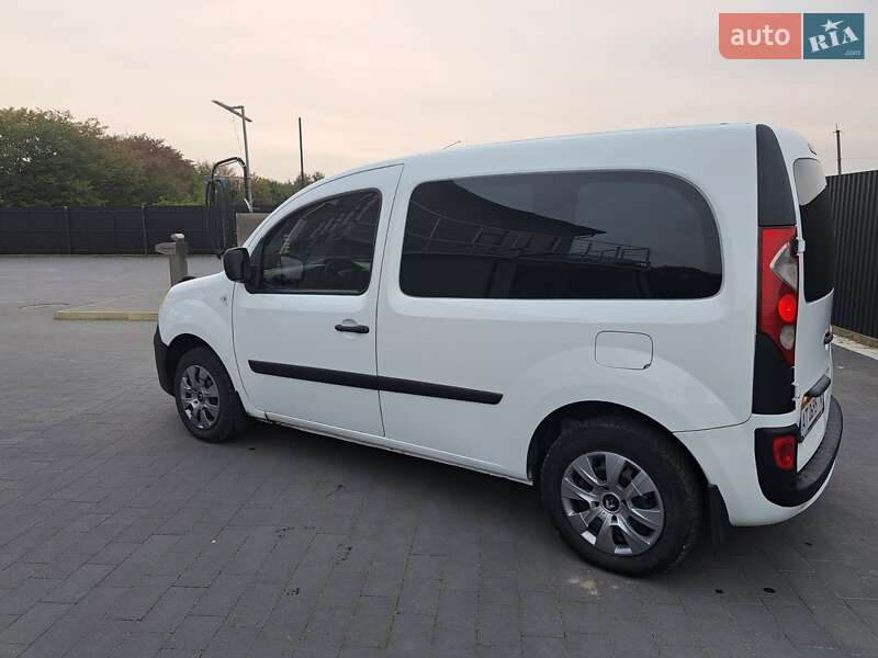 Минивэн Renault Kangoo 2009 в Перегинском