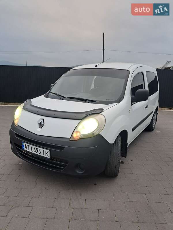 Минивэн Renault Kangoo 2009 в Перегинском