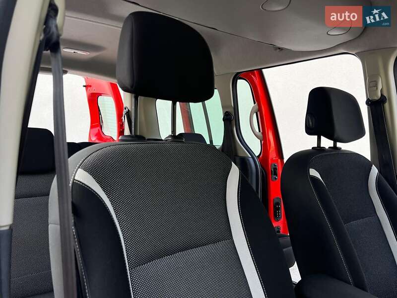 Минивэн Renault Kangoo 2015 в Киеве
