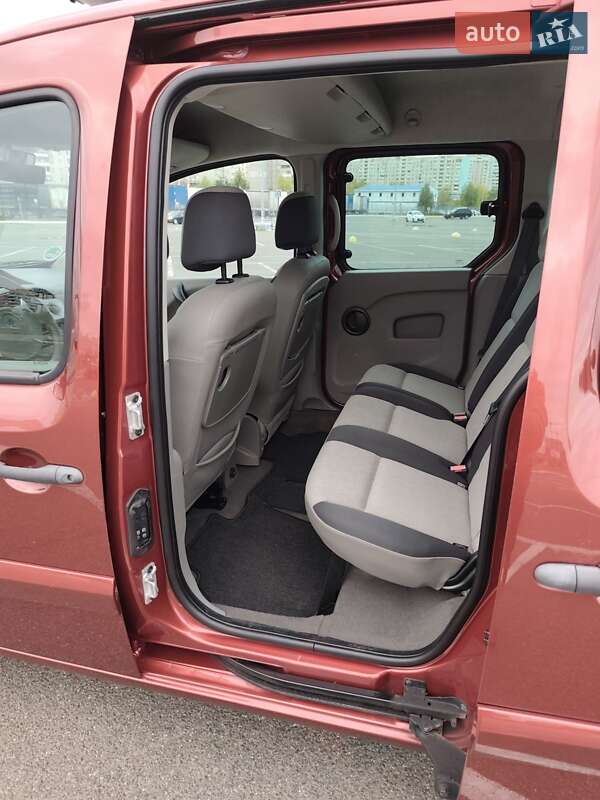 Минивэн Renault Kangoo 2010 в Киеве