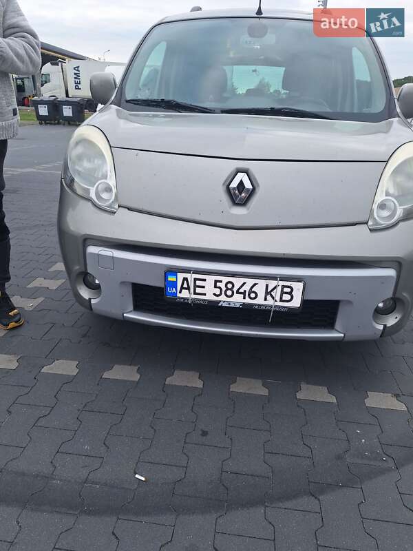 Минивэн Renault Kangoo 2010 в 