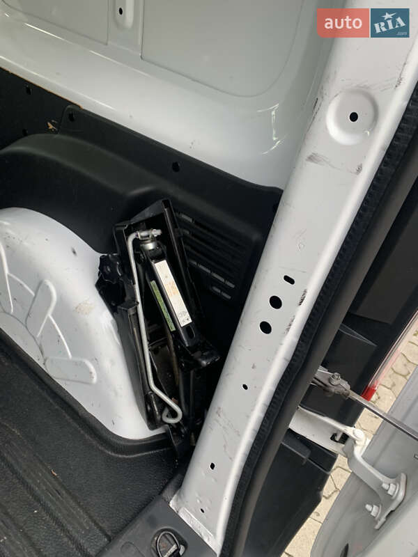 Вантажний фургон Renault Kangoo 2020 в Бориславі