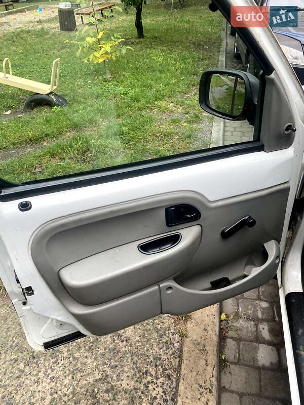 Грузовой фургон Renault Kangoo 2005 в Черкассах фото 21 Грузовой фургон Renault Kangoo 2005 в Черкассах