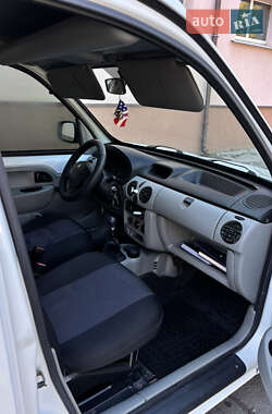 Мінівен Renault Kangoo 2004 в  фото 4 Мінівен Renault Kangoo 2004 в
