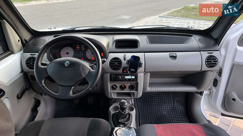 Минивэн Renault Kangoo 2004 в Десне