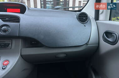 Минивэн Renault Kangoo 2011 в 