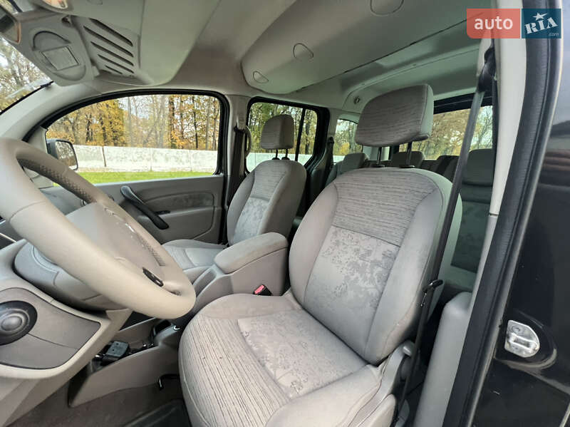 Минивэн Renault Kangoo 2009 в Луцке