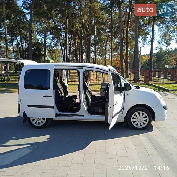 Мінівен Renault Kangoo 2012 в Новояворівську